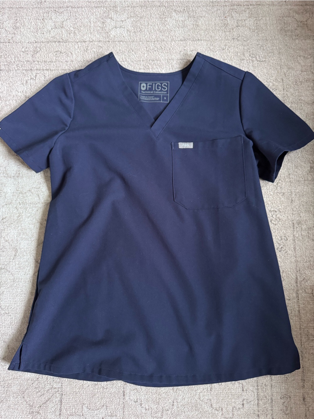 FIGS Catarina One-Pocket Scrub Top in Navy Blue (Size Small)